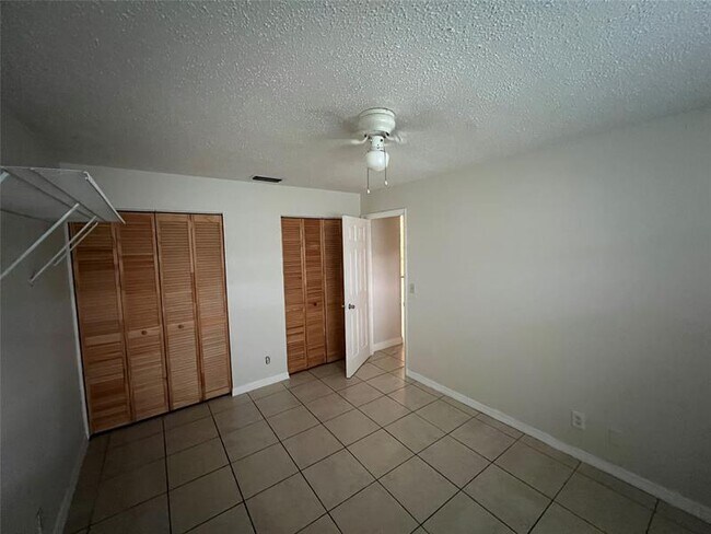 Building Photo - 5303 NW 24th Ct