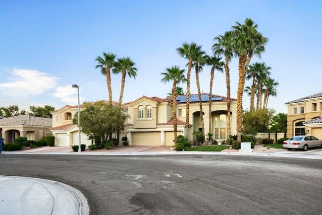 Building Photo - 5 Bedroom Luxury Home In Peccole Ranch!