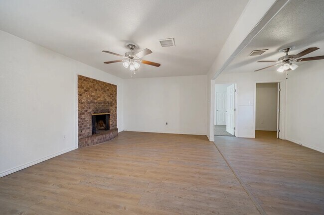 Building Photo - 1411 Sycamore St