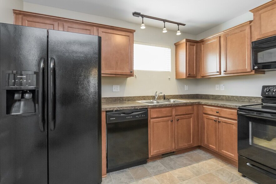 Building Photo - 94 Hood Park Dr