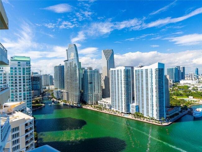 Building Photo - 848 Brickell Key Dr