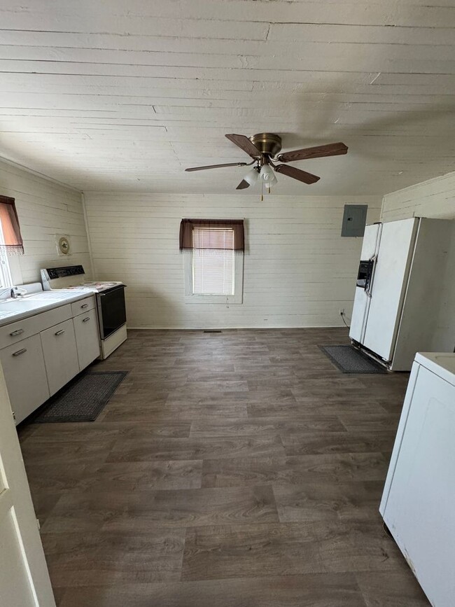 Building Photo - Quiet Country Home for Rent