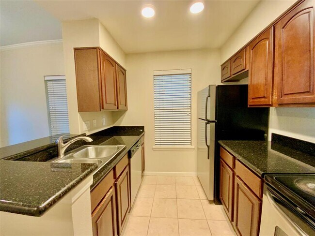 Building Photo - 6000 Shepherd Mountain Cove