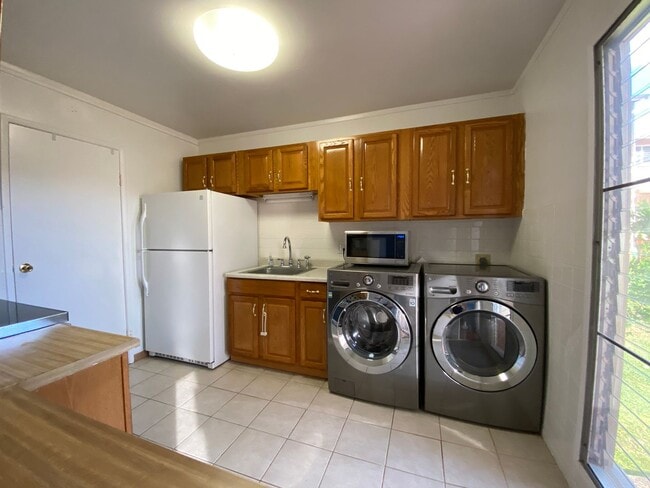 Building Photo - 98-1387-1387 Nola St