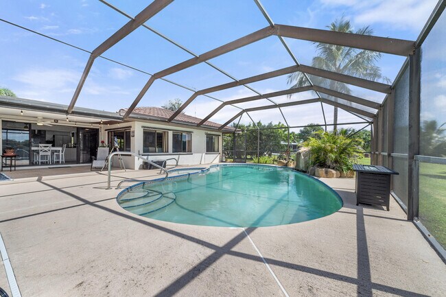 Building Photo - 1075 SE Coral Reef St