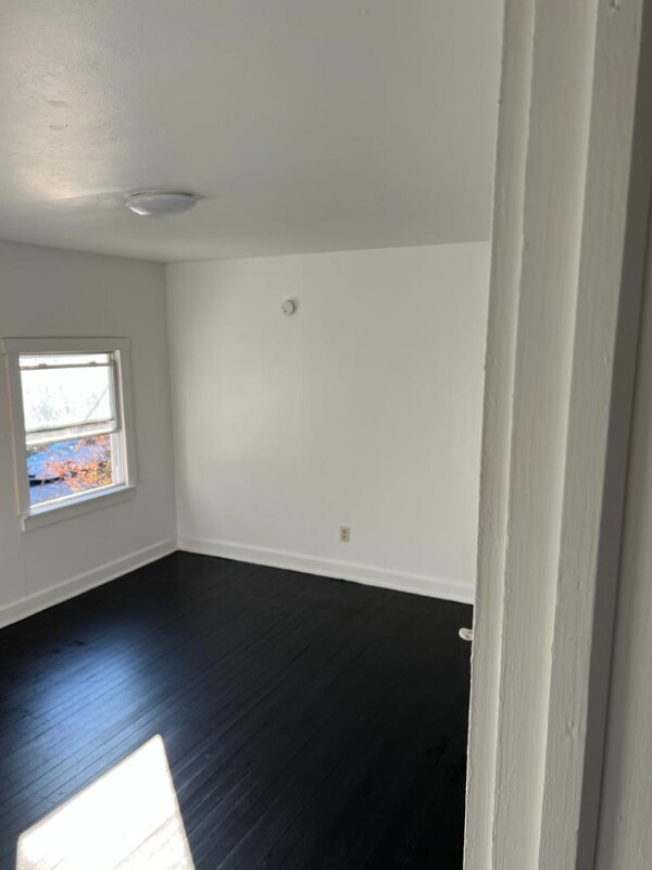 Building Photo - 421-423-423 Caldwell St