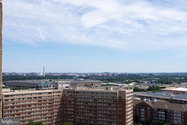 Building Photo - 1101 S Arlington Ridge Rd