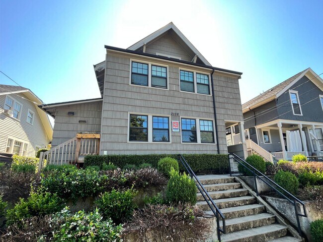 Building Photo - 13th Street 6 Plex