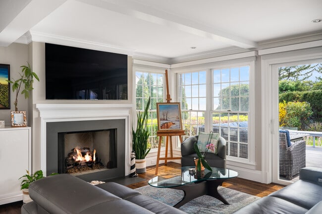 Building Photo - 187 Dolphin Cove Quay