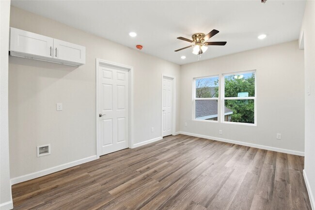 Building Photo - 7010 Brownsville St