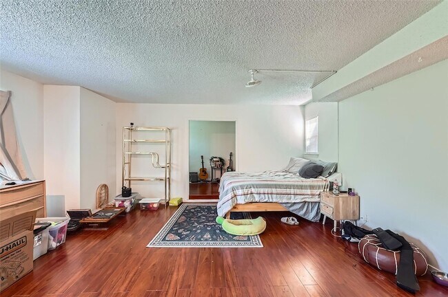 Building Photo - 6810 Thorncliffe Dr