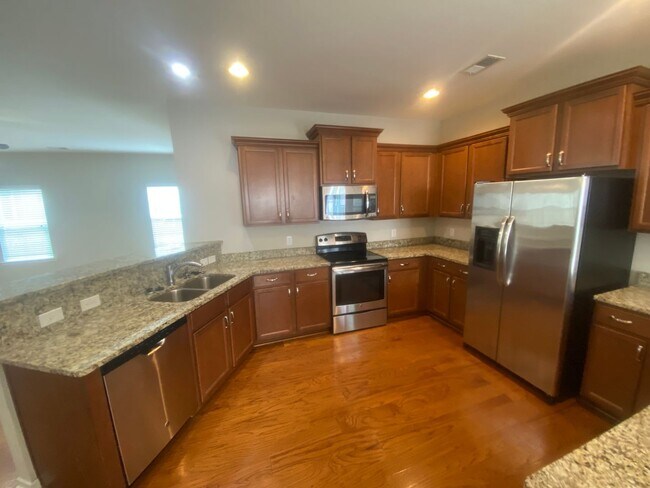 Building Photo - 4 Bedrooms 2.5 Baths in Richmond Hill, Available in 8/10/26!! Located in the sought-after Buckhea...