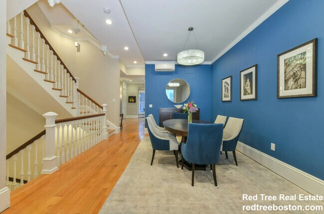 Building Photo - 214 Beacon St