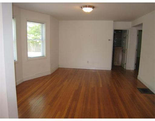 Building Photo - 87 Floral St