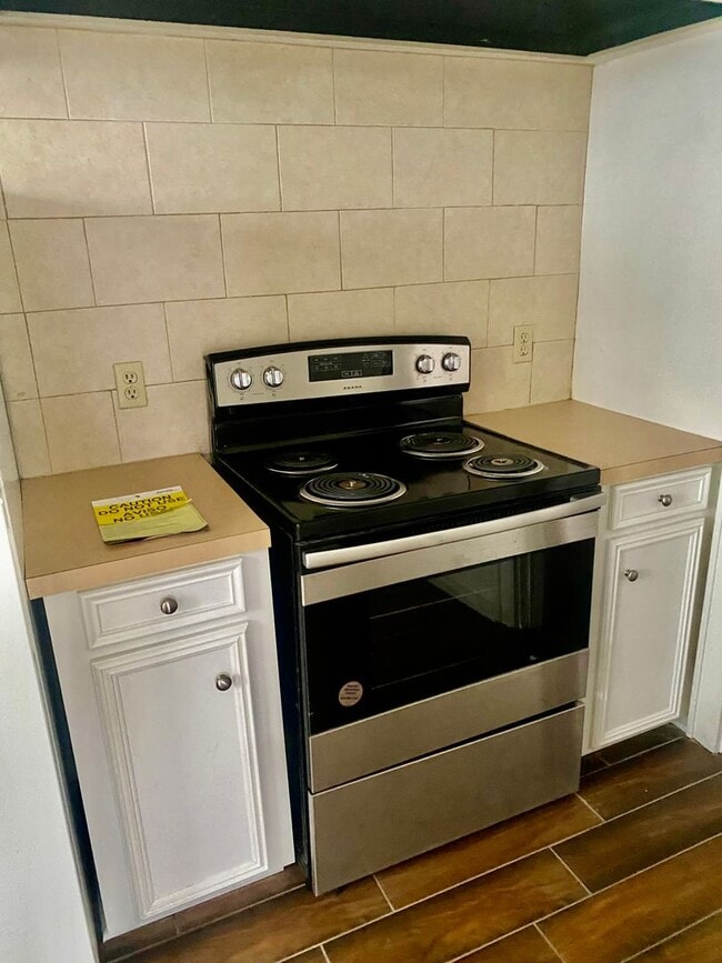 Building Photo - Charming 2-Bedroom Duplex for Lease – South Highlands