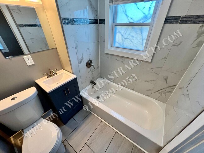 Building Photo - MOVE IN SPECIAL!! Updated 4 Bed 3 Bath Home in KCMO-Available NOW!! MOVE IN SPECIAL $200 OFF 2nd ...