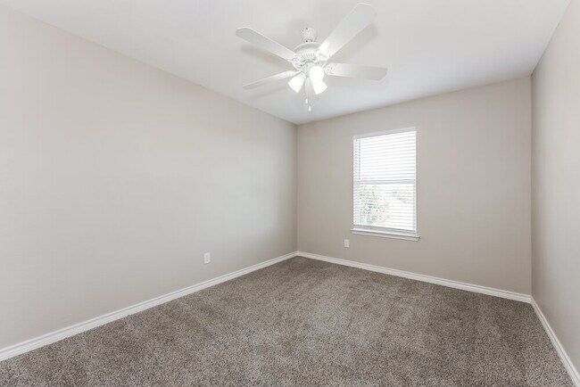 Building Photo - 1217 Maplewood Dr