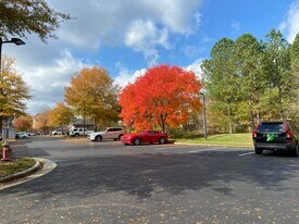 Building Photo - 833 Providence Glen Dr