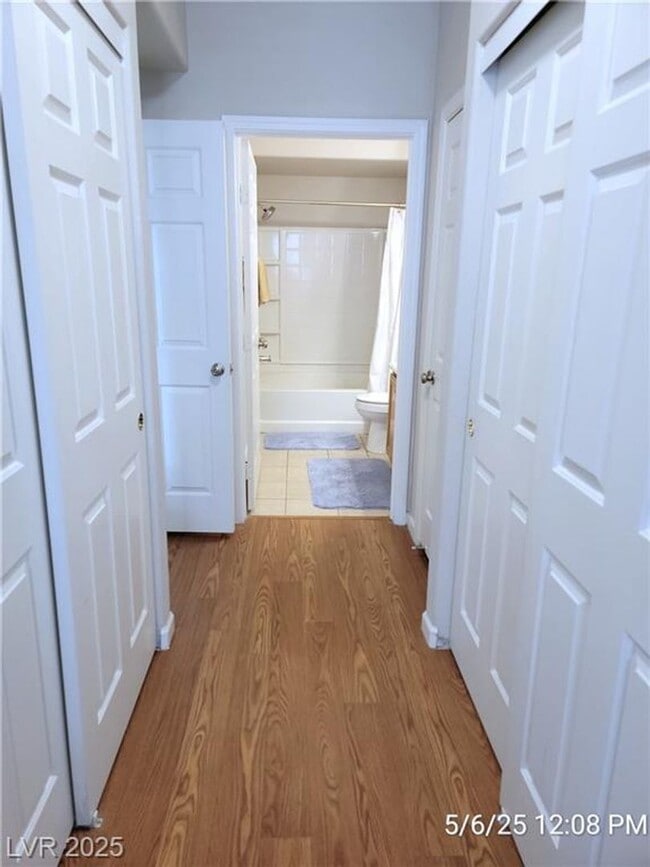 Building Photo - RESORT STYLE LIVING IN SOUTHWEST GATED COM...