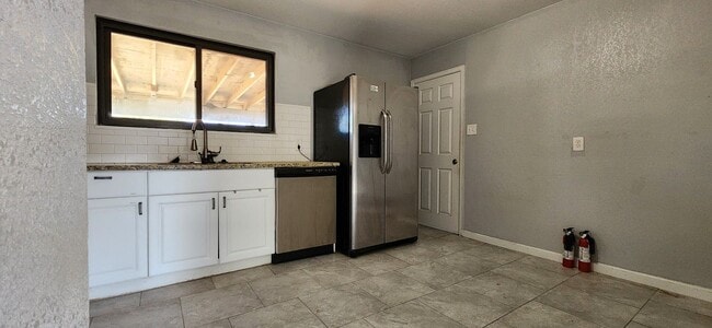 Building Photo - Long Realty & Property Management - Dual K...