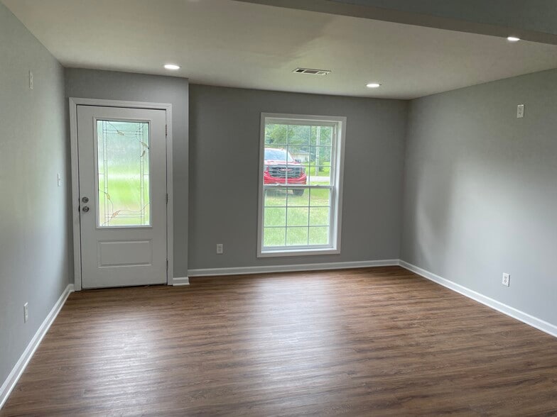 Building Photo - 1109 Walker Dr