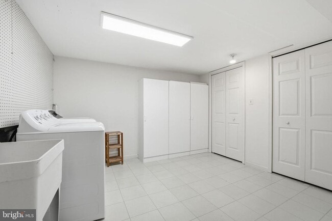 Building Photo - 9236 Northedge Dr