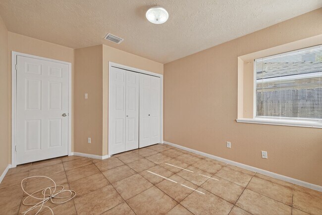 Building Photo - 3210 Kempwood Dr