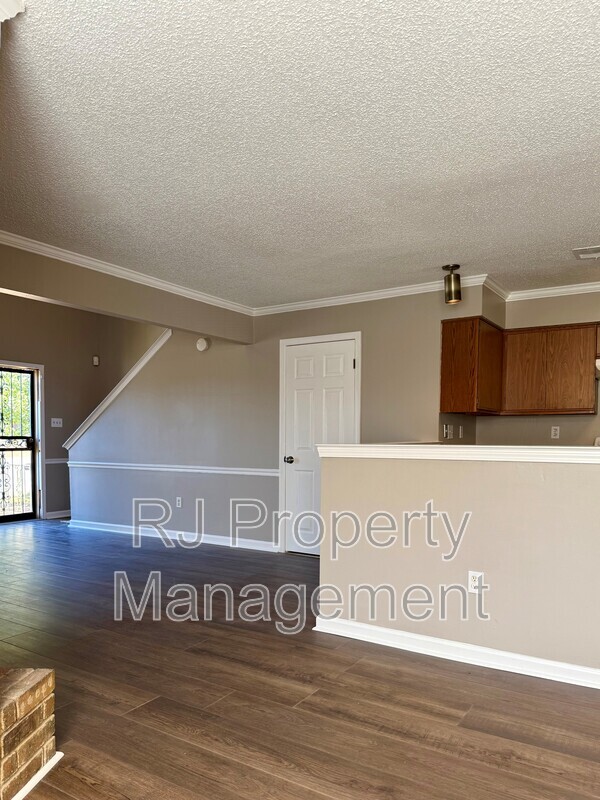 Building Photo - 5996 Parktree Cove