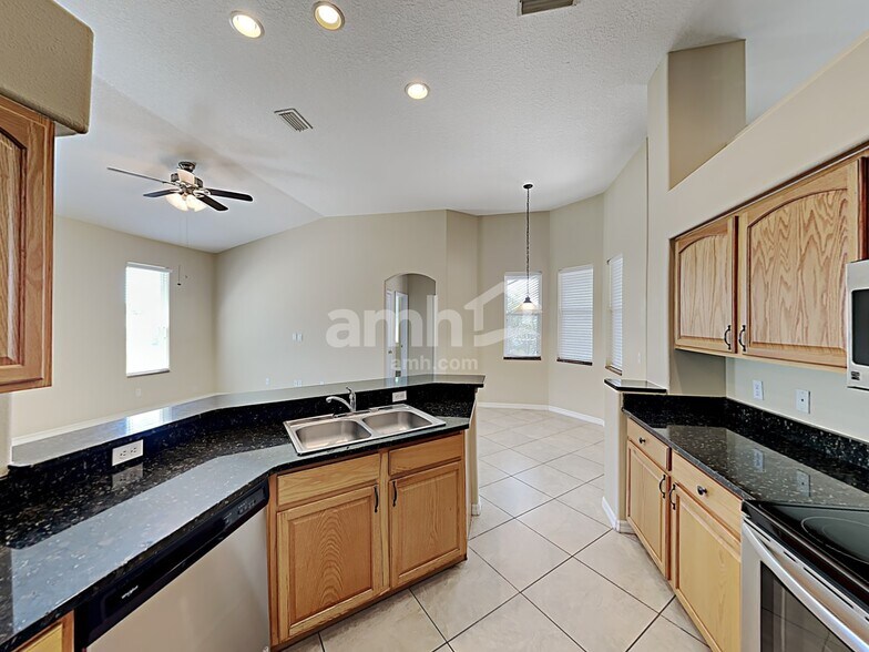 Building Photo - 3106 43rd Ave E