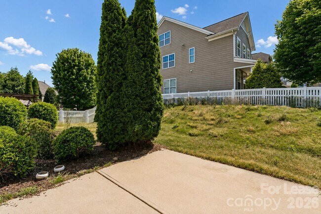 Building Photo - 151 Blossom Ridge Dr