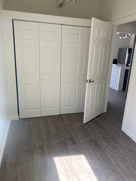 Closet - 120 2nd St