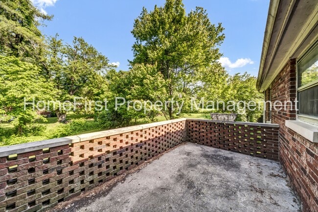 Building Photo - 105 Meadowlark Dr