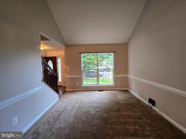 Building Photo - 832 Fox Den Rd