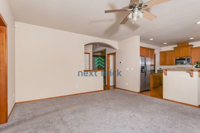 Building Photo - Stunning Bothell 5-Bedroom with flexible bonus room