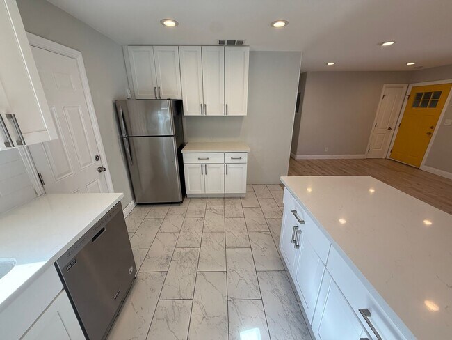 Building Photo - 1631 Frisbie Ct