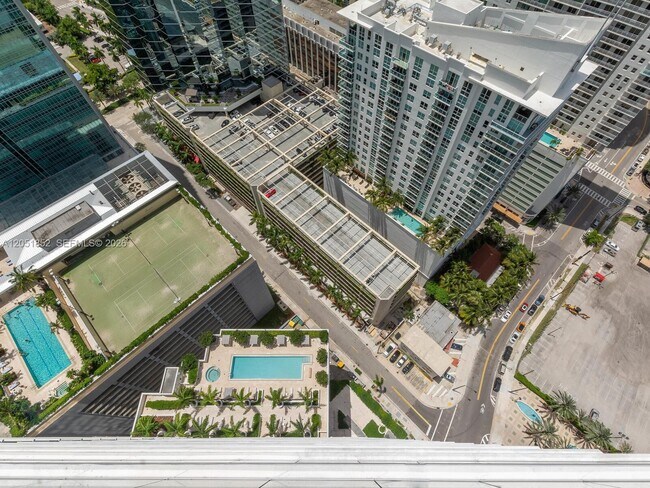 Building Photo - 1300 Brickell Bay Dr