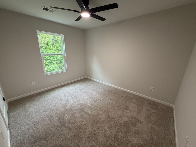 Building Photo - 4 Bedrooms, 3 Bathrooms - Home in West Rome!