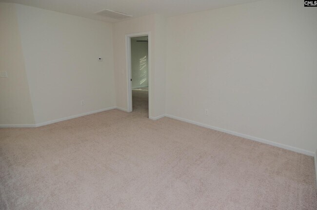 Building Photo - 194 Bonhomme Cir