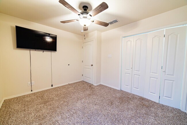 Building Photo - 2021 Port Louisiana Dr