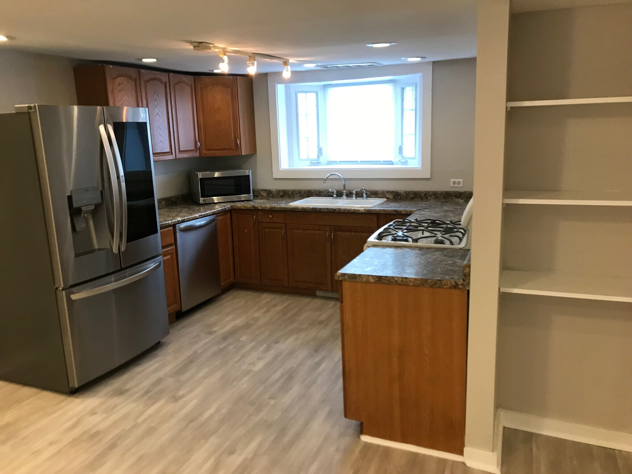 Kitchen - 1733 W Superior St