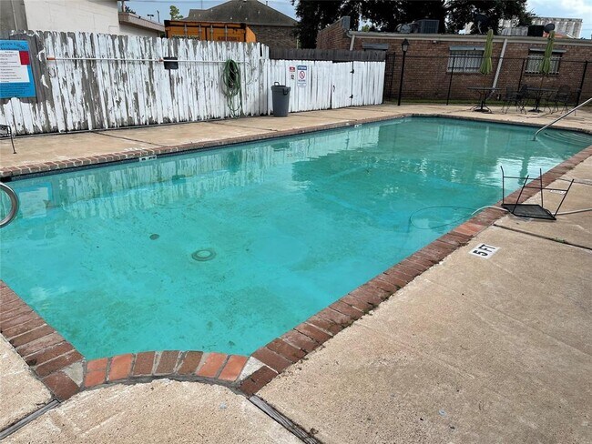 Building Photo - 1405 Shadowdale Dr