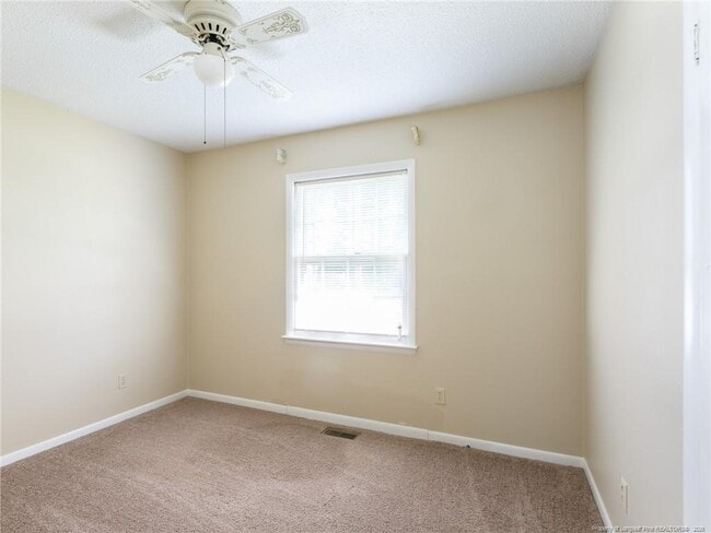Building Photo - 3249 Glenmore Dr