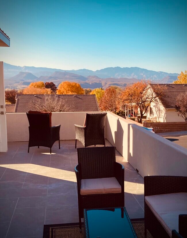 Building Photo - 438 N Stone Mountain Dr