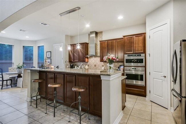 Building Photo - 223 Lake Como Dr