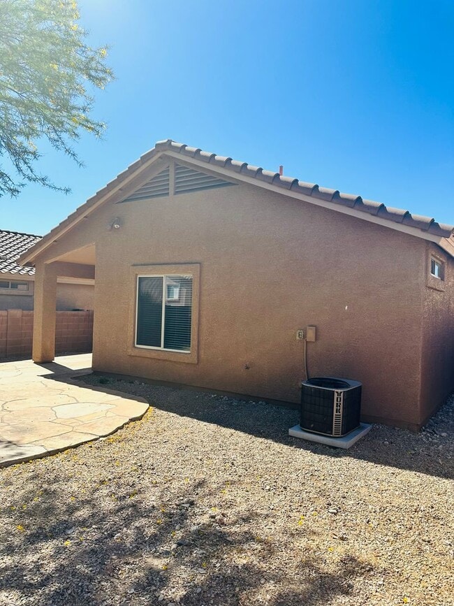 Building Photo - RANCHO DEL LAGO - 3 Bedroom 2 Bath - Priced Right!