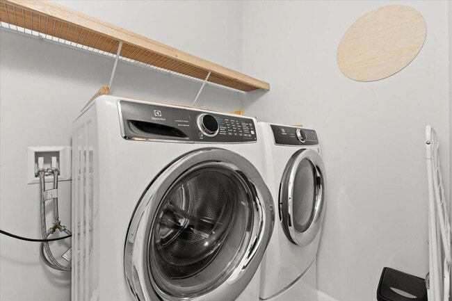 Building Photo - 4931 Whispering Way