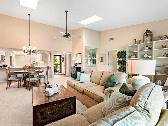 Building Photo - 6094 Wilshire Blvd