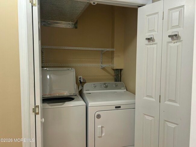 Building Photo - 45 Beers St