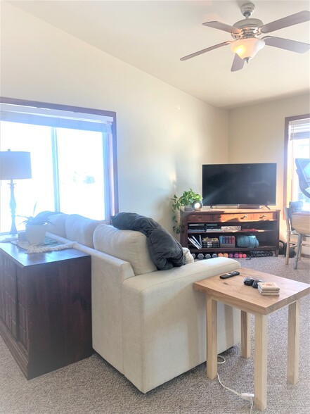 Building Photo - 227 Dakota Trl