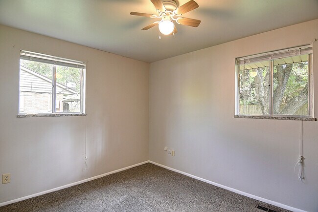 Building Photo - 4962 Leeper St